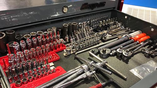 自動車整備の工具